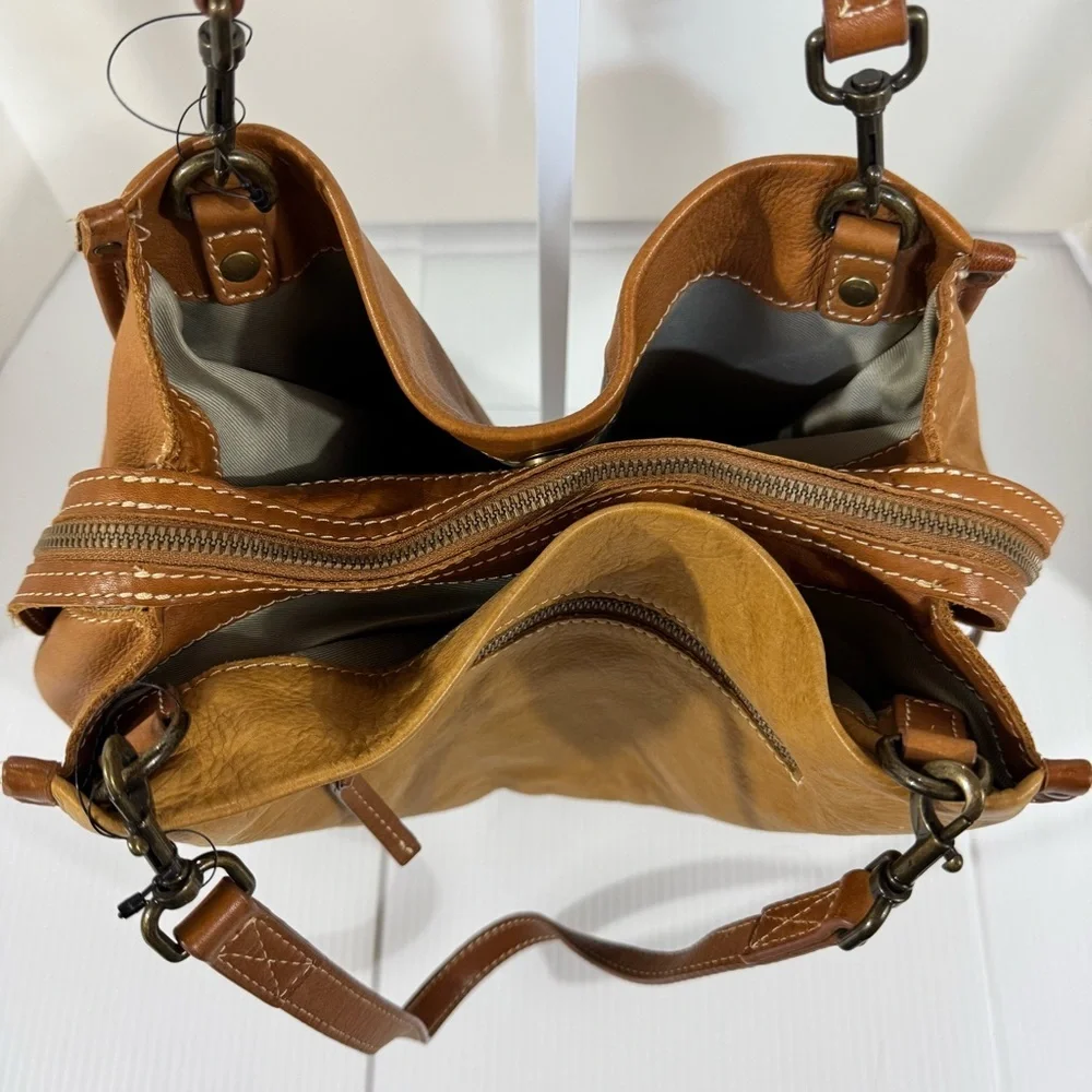 86. Women’s American Leather Co. Elegant Tan Leather Shoulder Bag